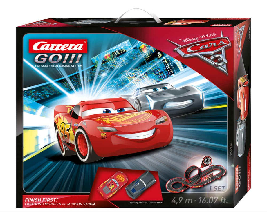Carros 3 do circuito Carrera Go Disney chegam primeiro
