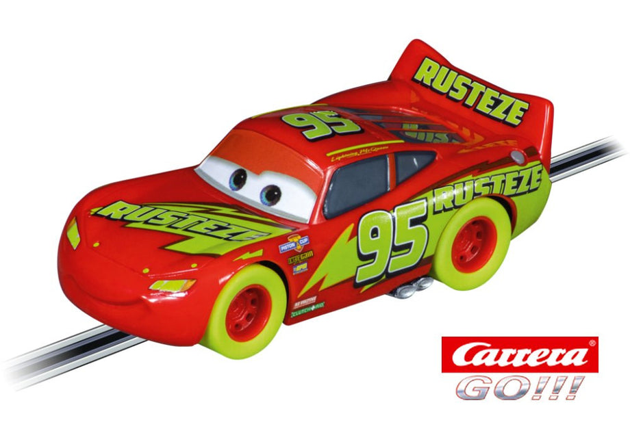 Coche Carrera Go Disney Pixar Cars Rayo McQueen Glow Racer
