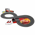 Carros 3 da Disney Pixar de corrida em circuito